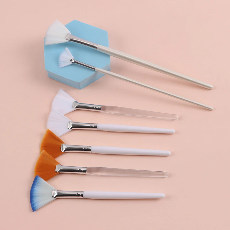 1PCS Practical Facial Brushes Fan Makeup Brushes Soft Portable Mask Brushes Cosmetic Tools