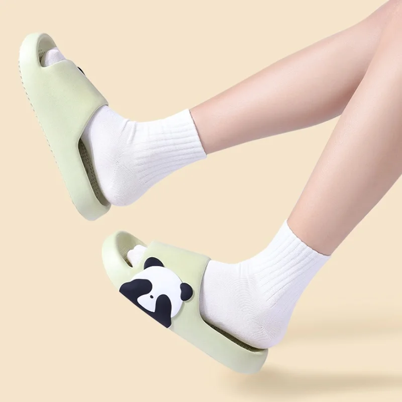 Lightweight non-slip bathroom slippers Cute Panda print women\'s slippers Cushioned Flat Casual soft soled couple home slippers