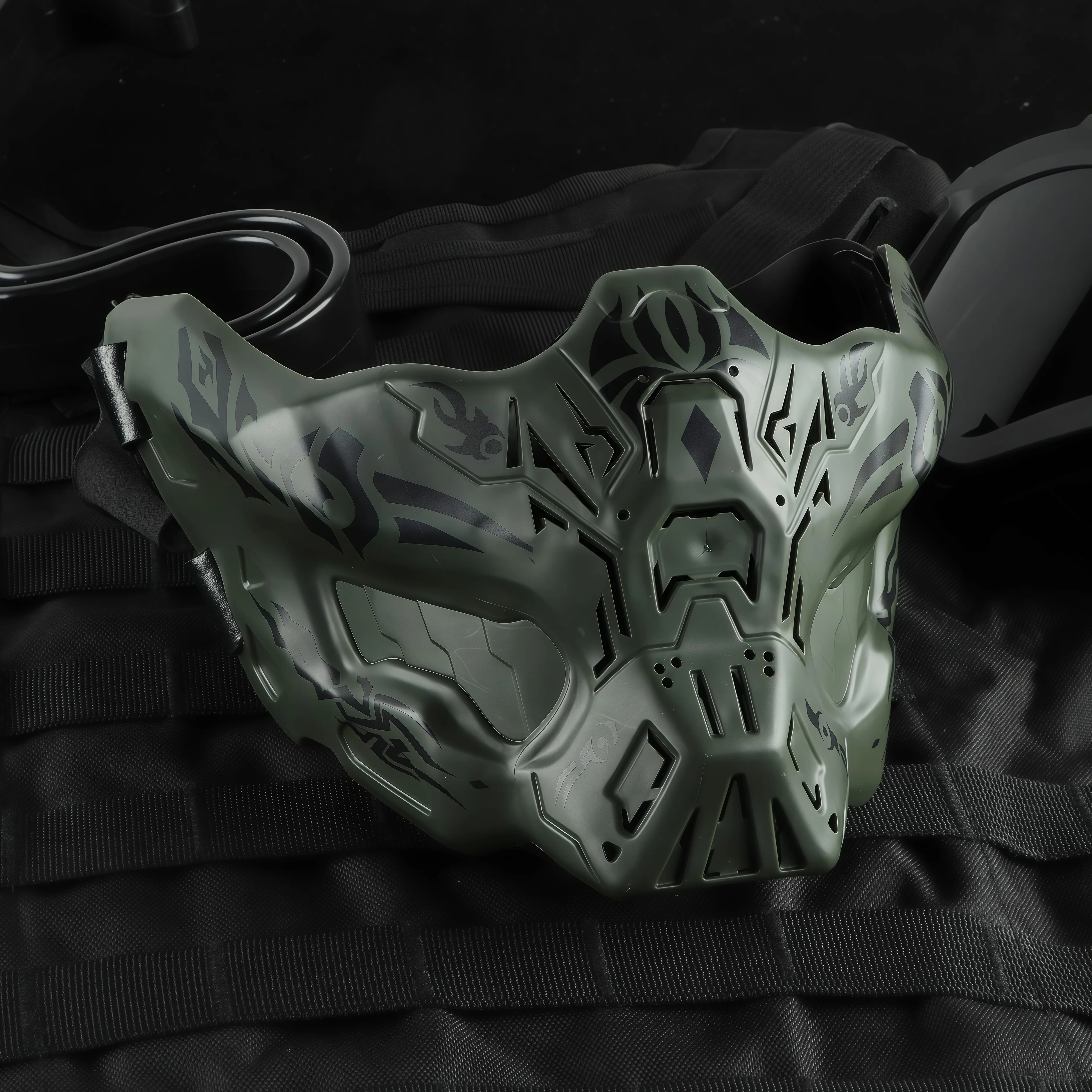 

Halloween Ghost Mask, TPE Silicone Half Face Mask, for Halloween Cosplay Costume, Scary Tactical Mask