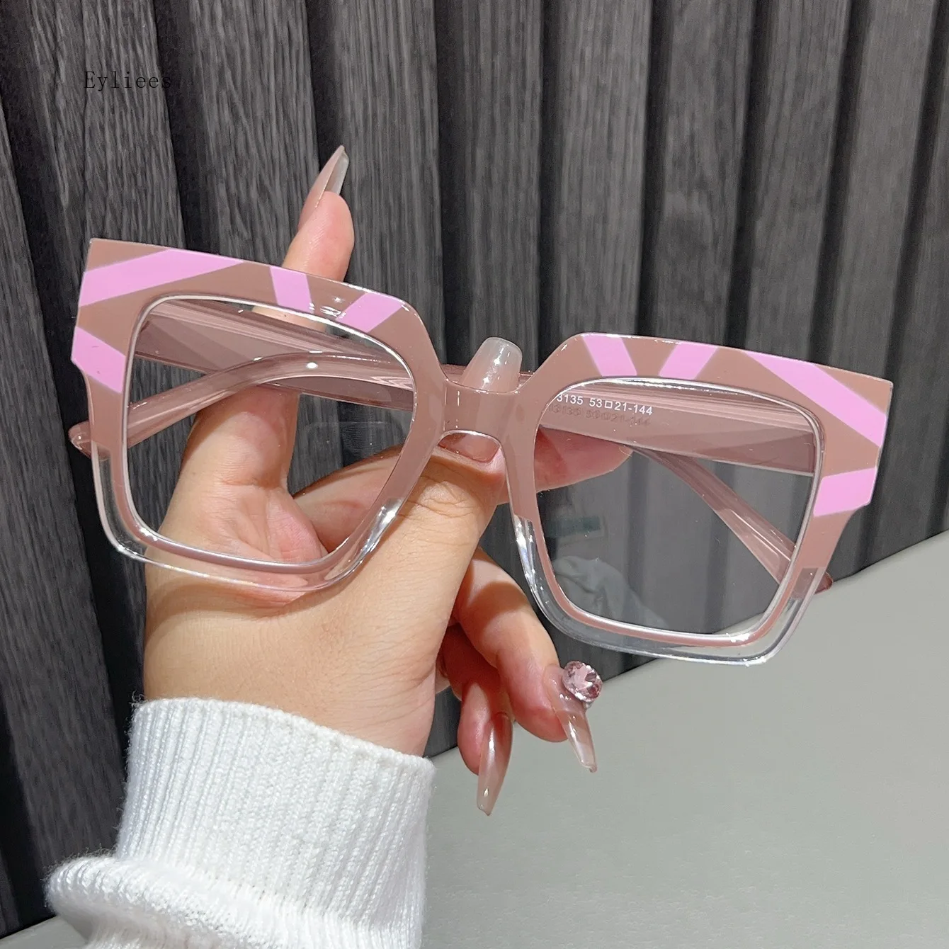 

1Pc Women's Square Frame Tortoiseshell Color Glasses Transparent Lens Simple Classic Style Suitable for Daily Travel Photography