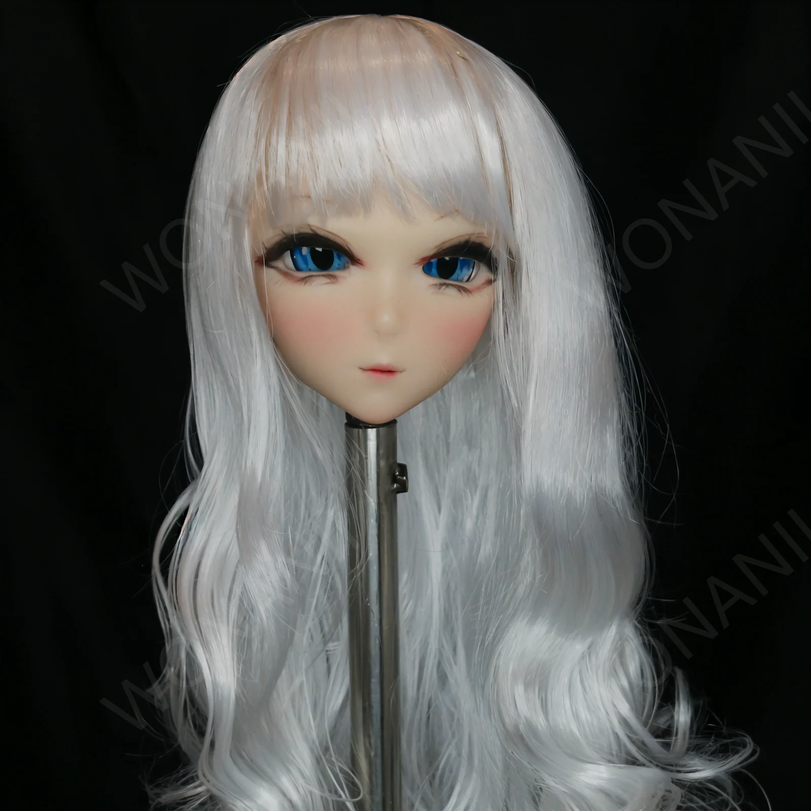 تستخدم تقنية TPE العالية الجودة في تمارين المكياج وتصميم الشعر والإبداع الفني.