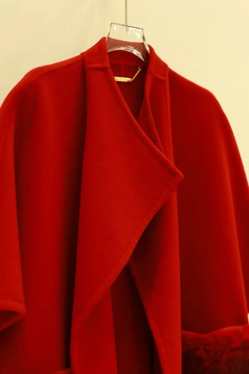 Nueva chaqueta de capa de cachemira glutinosa suave de otoño e invierno con líneas cosidas a mano que reducen una silueta ordenada, ropa de mujer