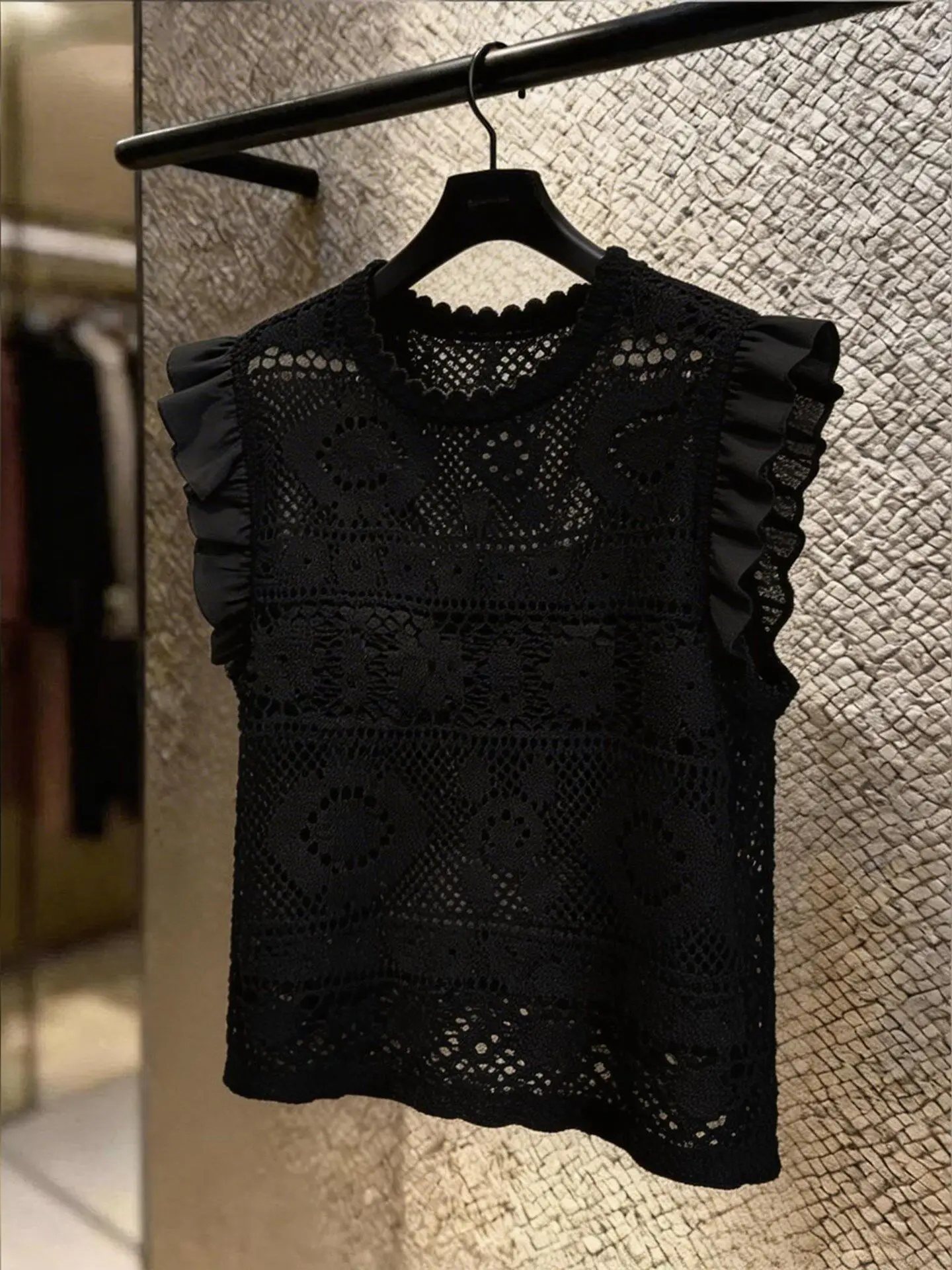 

Stylish Black Hollow out Top Women's Design Sensation Slimming Lace Trim Sleeveless Korean Style Commute Fashion plus Size