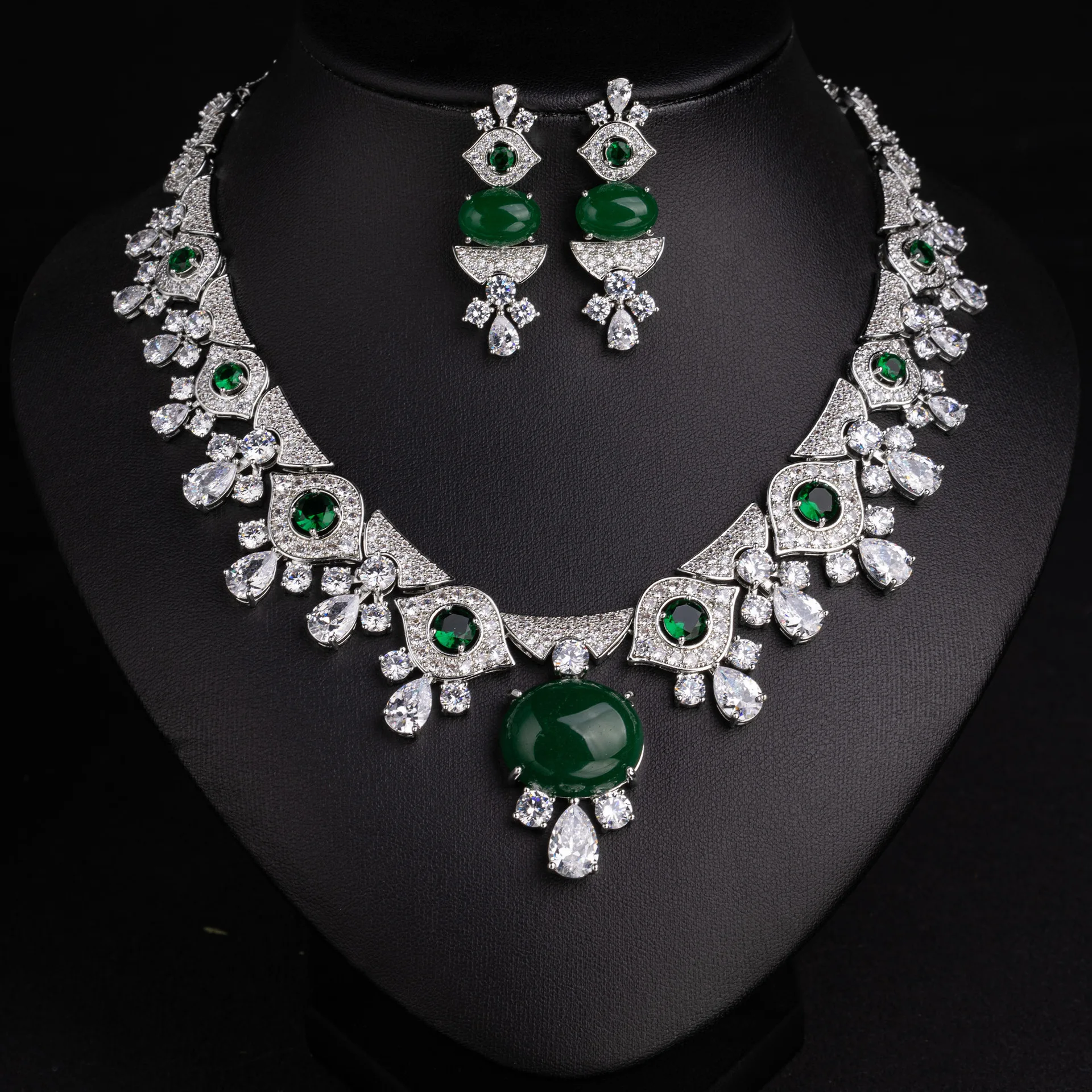 

Women Water Drop Platinum-Plated Zircon Necklace and Earring Set