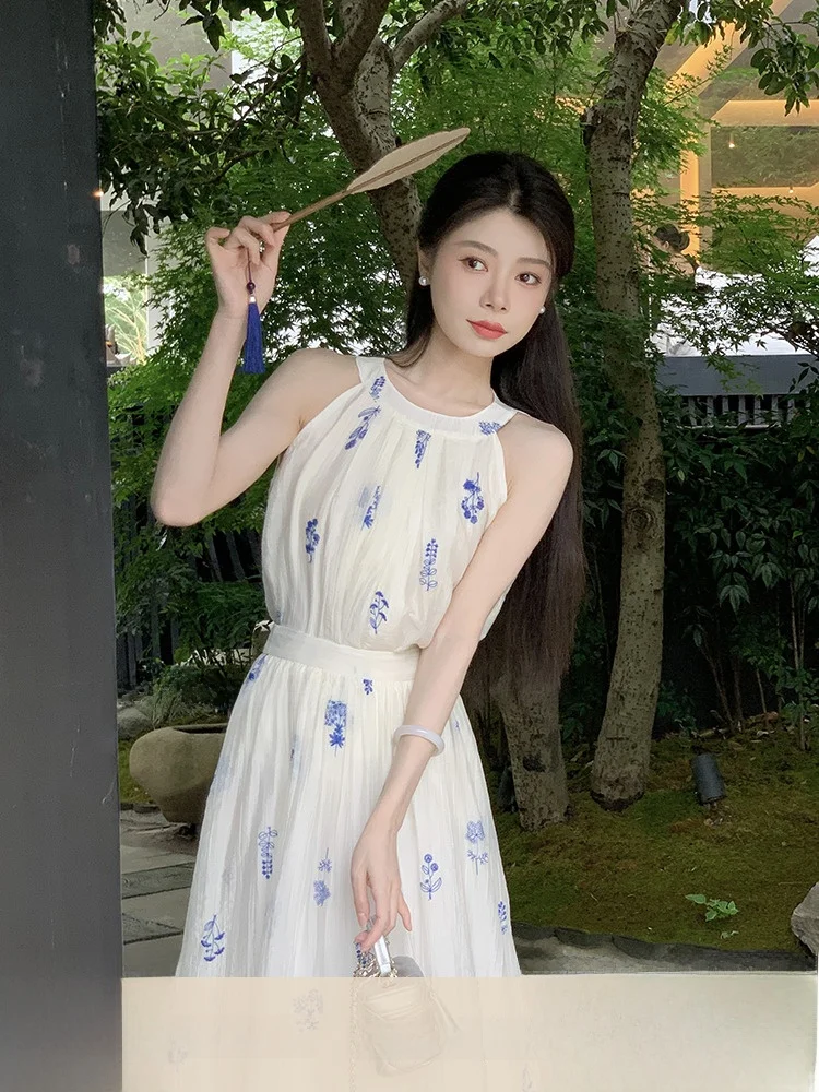 

No Errors Blue And White Porcelain Embroidered Swar Kameez Suit ter Ne Top And f Skirt Ensemble Summer 2025