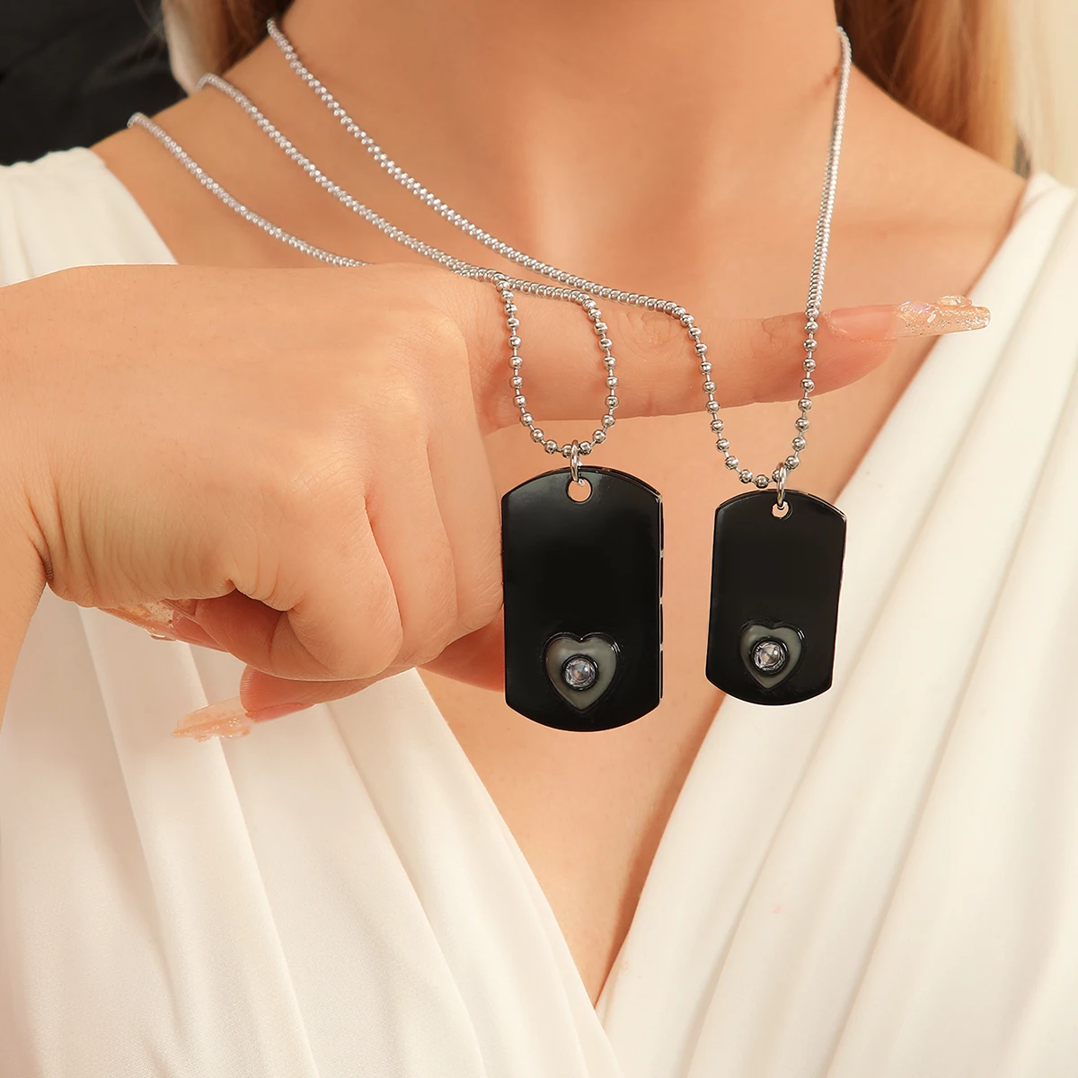 مجموعة مكونة من قطعتين من قلادات القلب المتوهجة في الظلام مع 100 لغة "أنا أحبك" هدية مجوهرات عصرية للزوجين #3