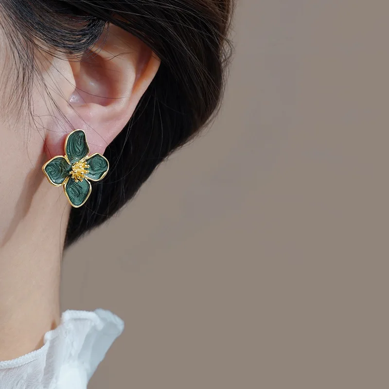 Korean Fashion Light Luxury Dark Green Flowing Sand Enamel Lily Flower Glaze Earrings for Women Exquisite Versatile Earring gift