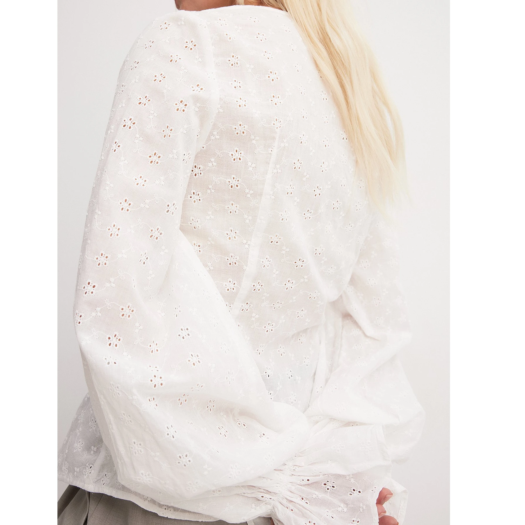 2025 Nieuwe Dames Herfst Button Up Blouse Casual Loose Fit Stijlvol Geborduurd Effen Kleur Oogje V-hals Lange Mouw Tops