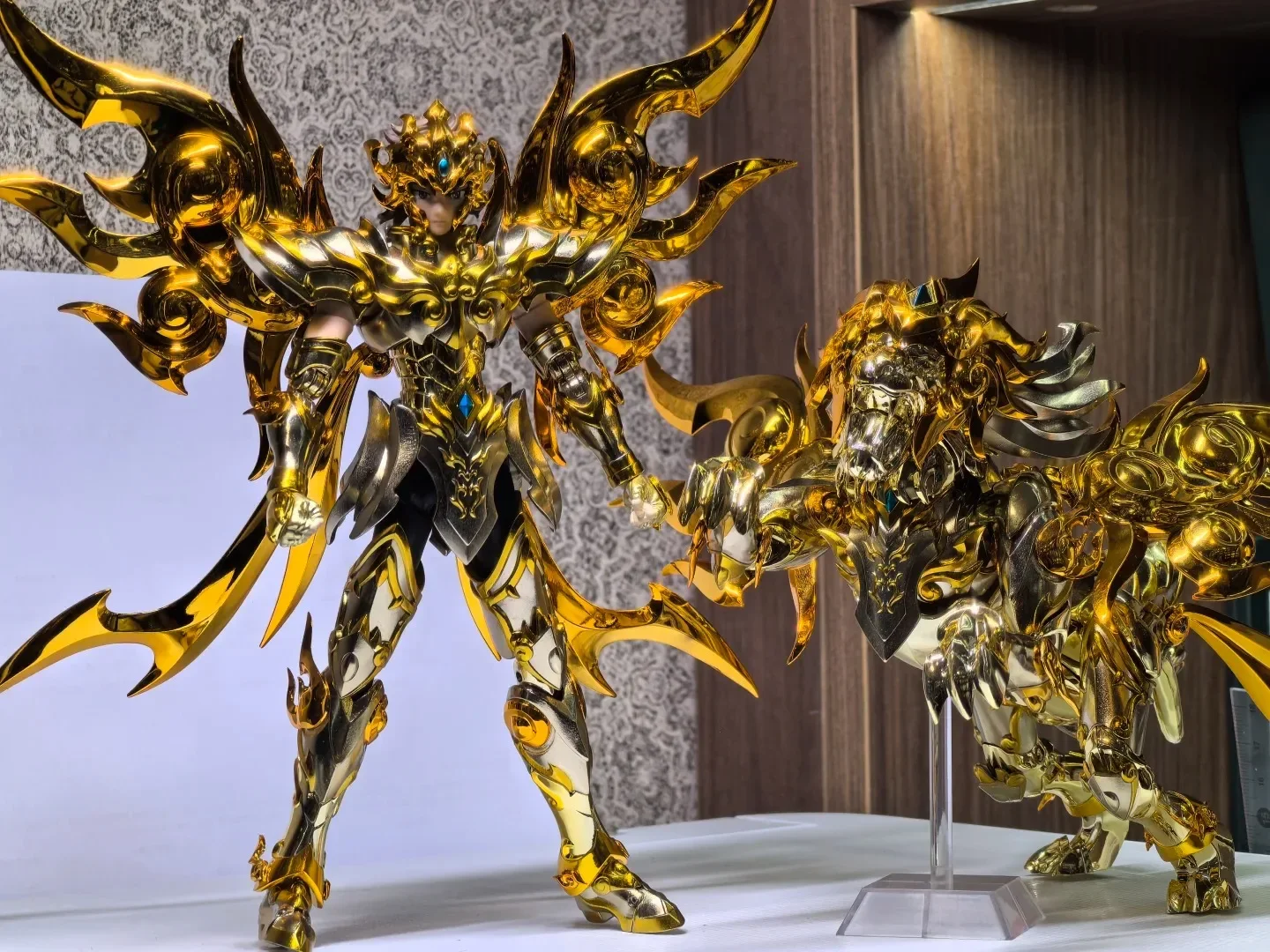 

New In Stock Toypoint/TP Saint Seiya Myth Cloth EXM Leo Aiolia God SOG And Totem/Object Gold Knights of the Zodiac Action Figure