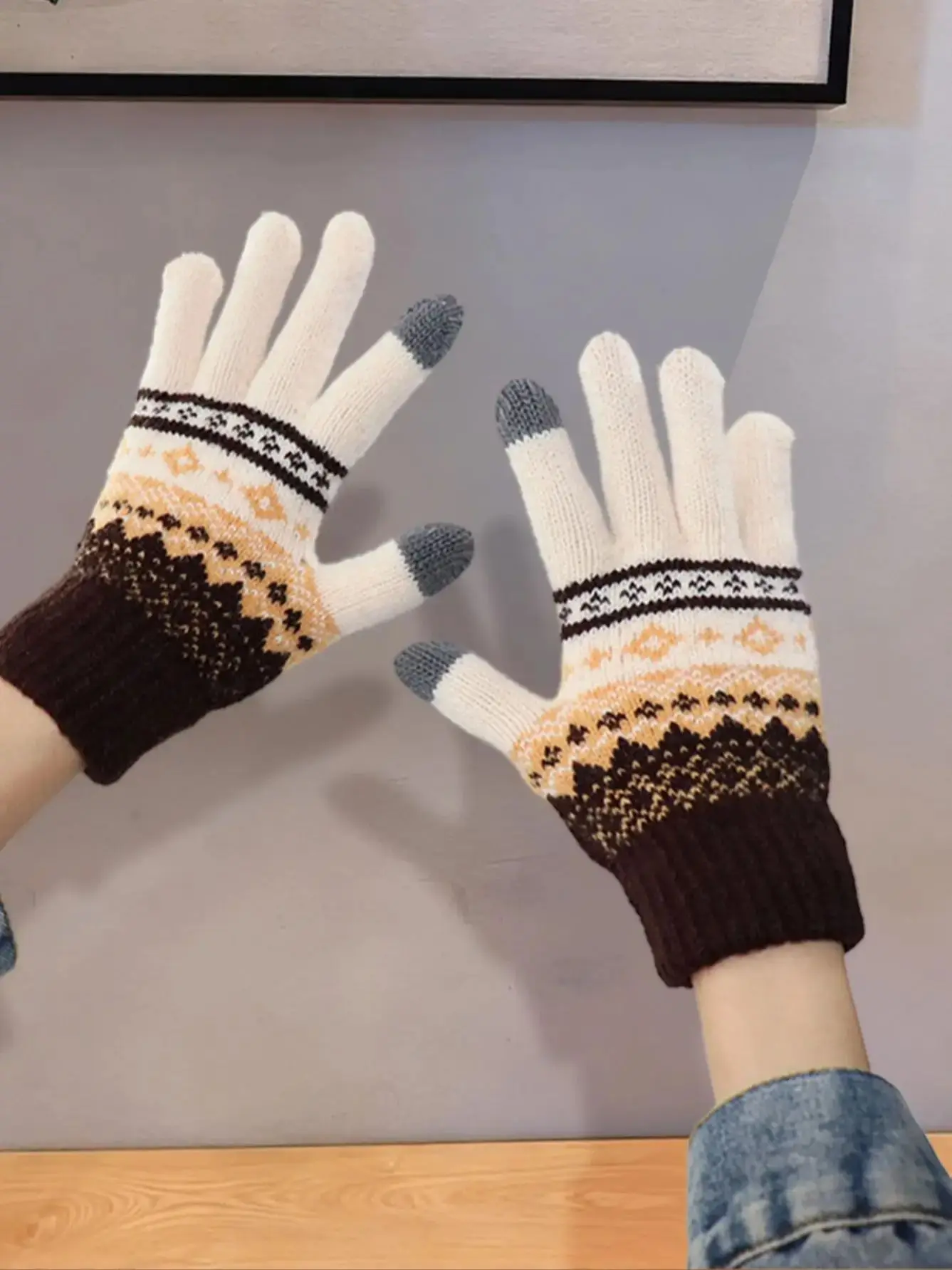 AliExpress nanatongxue Color-Blocked Knitted Wool Gloves for Women, New Autumn and Winter Models, Touchscreen-Compatible Finger Gloves, Outdoor Cycling, Warm and Cold-Resistant for Men