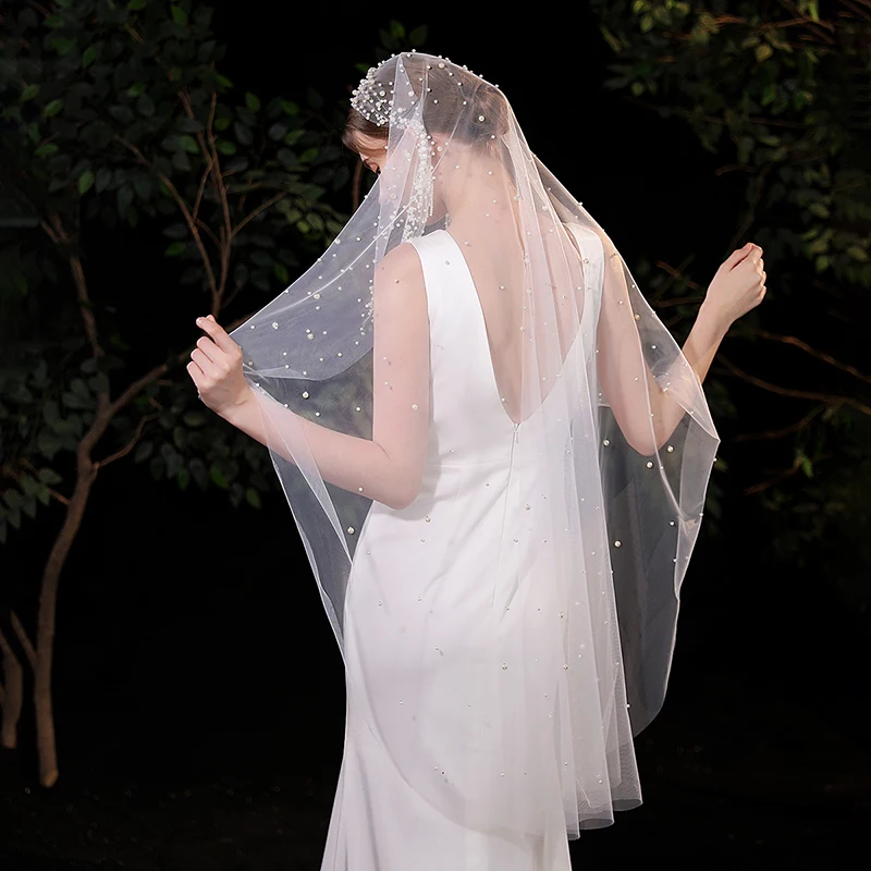 White elegant bridal veil, waist length veil suitable for women's weddings (excluding earrings)