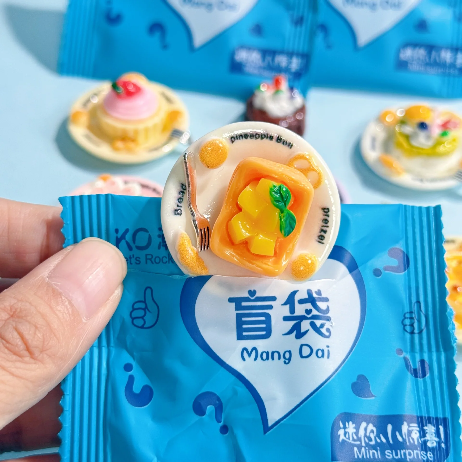 

20pcs Resin Food Blind Box Home Kitchen Decoration Mini Accessories Handicraft Model Cake Blind Bag Gift Color Randomly Sent