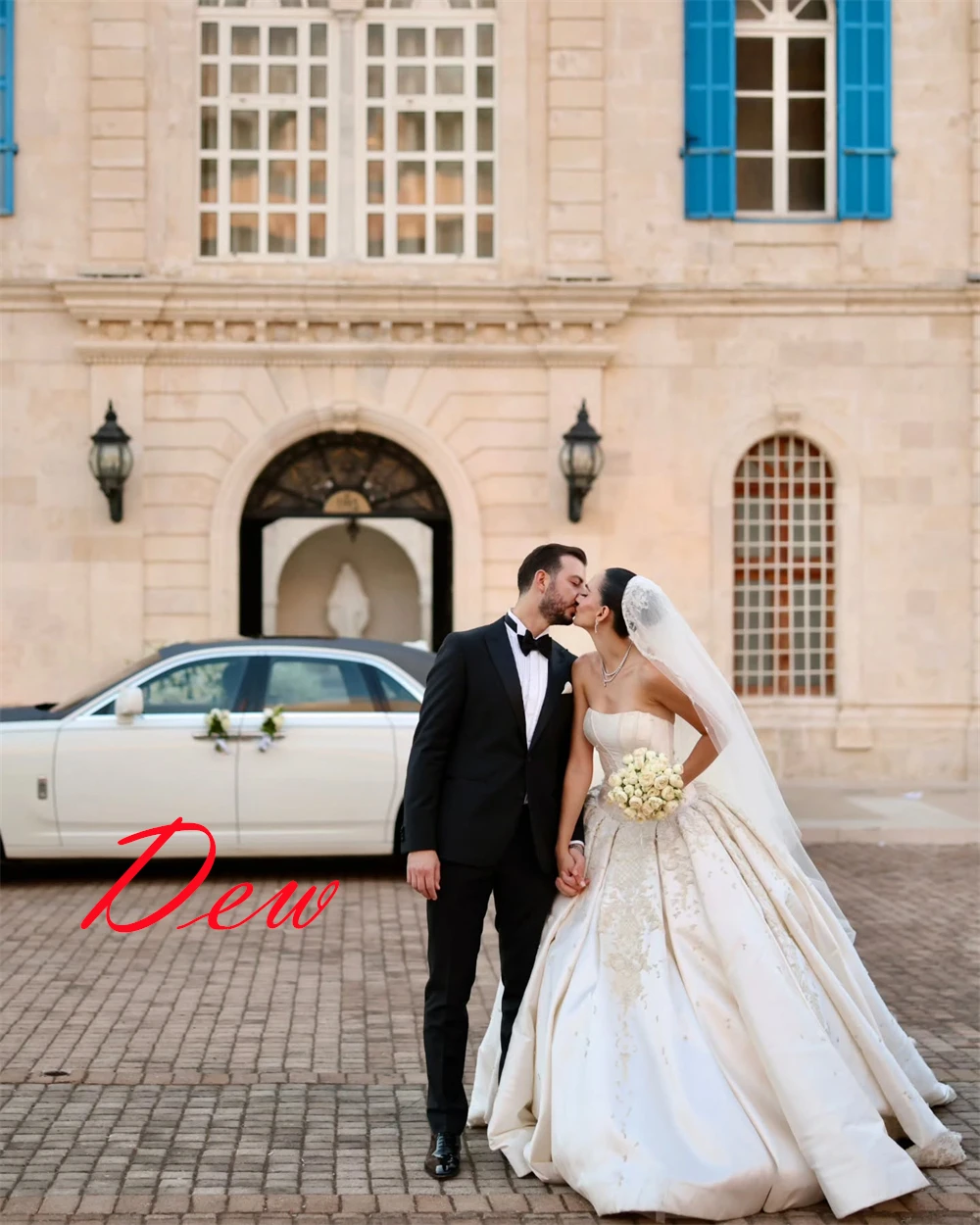 Customized High Quality White Satin Bridal Gowns Simple Strapless embroider Wedding Dress Chapel Train Open Back Dresses