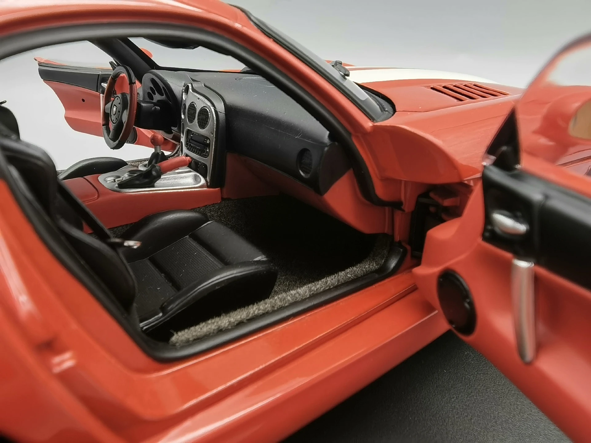Autoart 1:18 VIPER SRT-10 كوبيه 2006 أحمر/أسود محاكاة طبعة محدودة جميع سبائك معدنية مفتوحة ثابتة سيارة لعبة مجسمة هدية #5