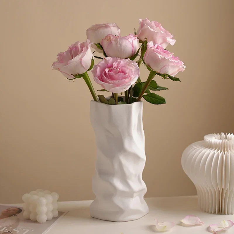 Elegant Black-and-White Pleated Ceramic Vase—Minimalist Home Decor,Table Centerpiece,Jingdezhen Ceramic Ornament