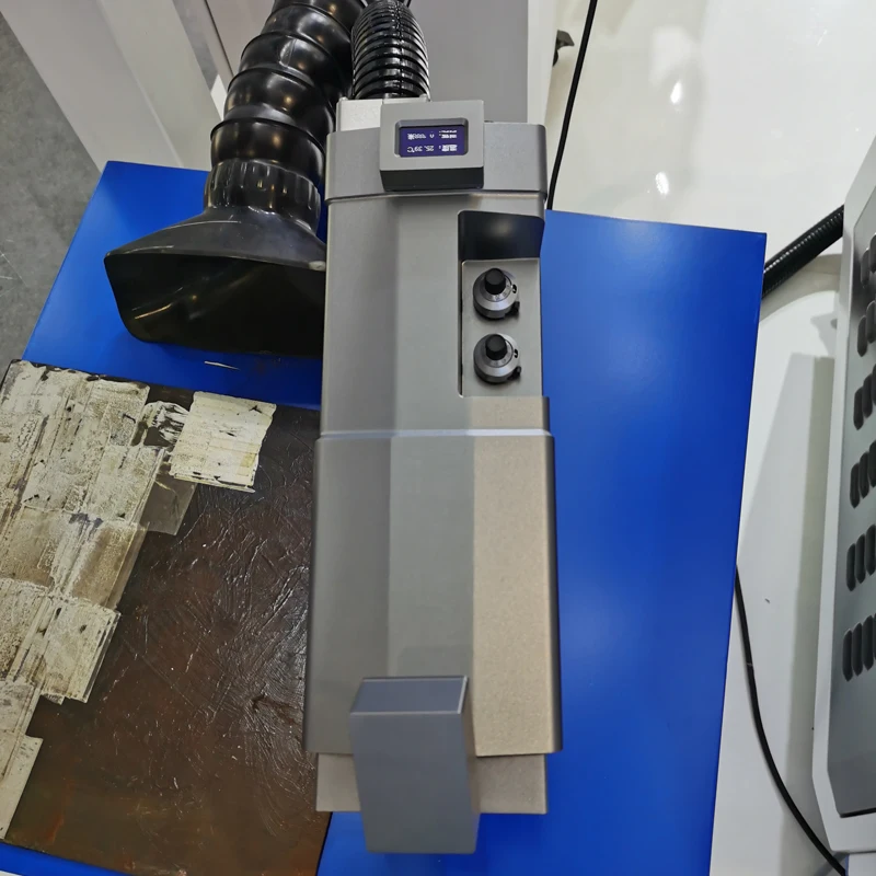 Cleaning Car Parts Rust Removing Fiber Laser Machine With Raycus 100W 200W Power Laser Source