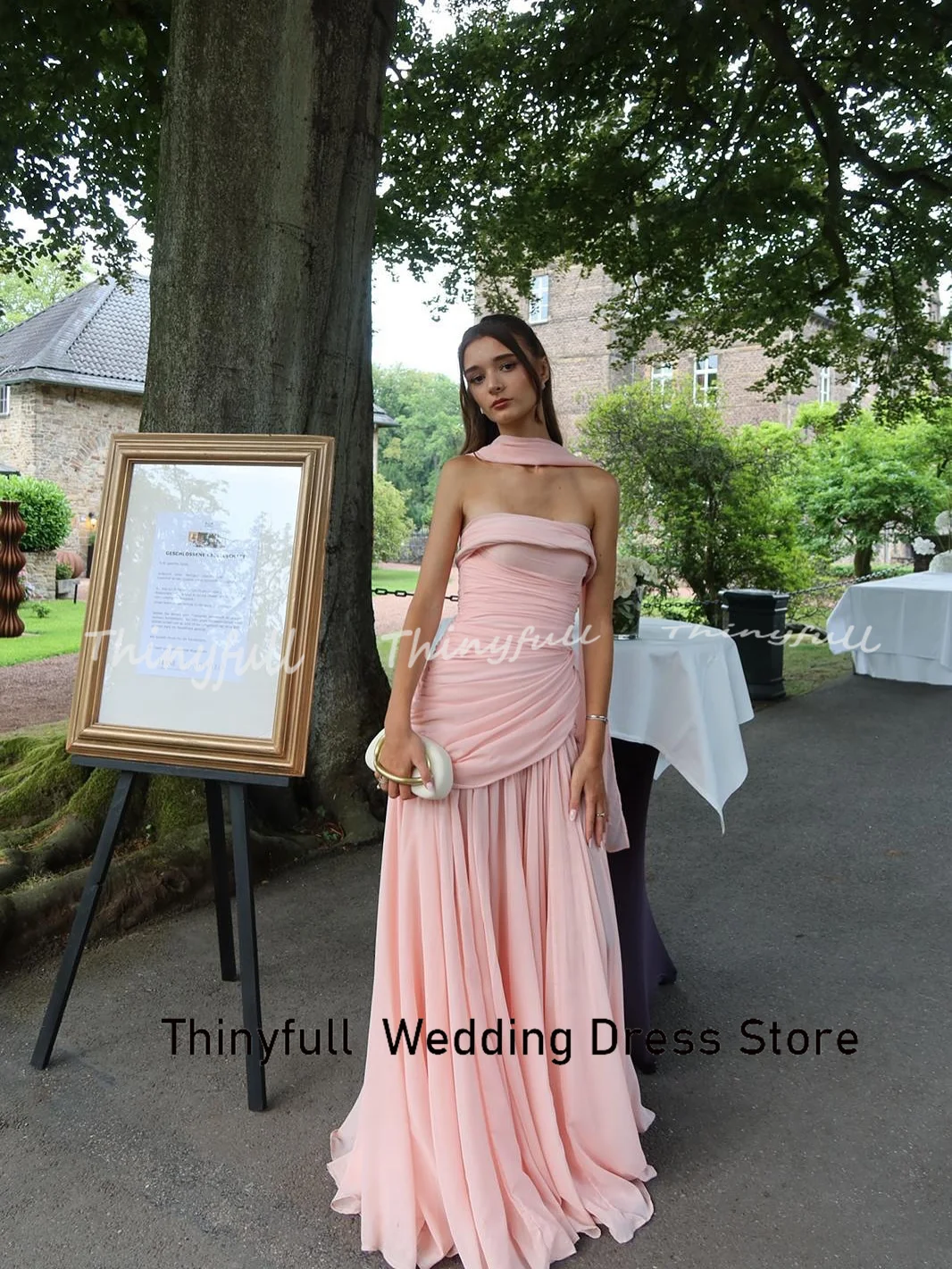 Thinyfull シフォン A ラインウエディングドレス ノースリーブ ストラップレス プリーツ イブニングドレス ホリデースタイル ガウン ローブ・ド・ソワレ カスタマイズ