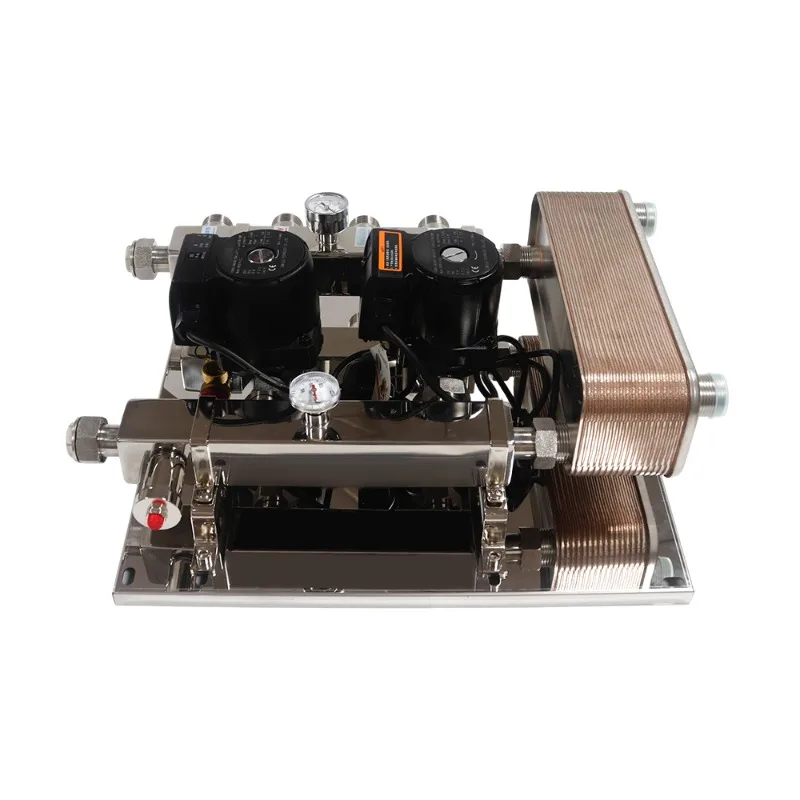 Hydraulic distributor with pressure gauge for water heating system