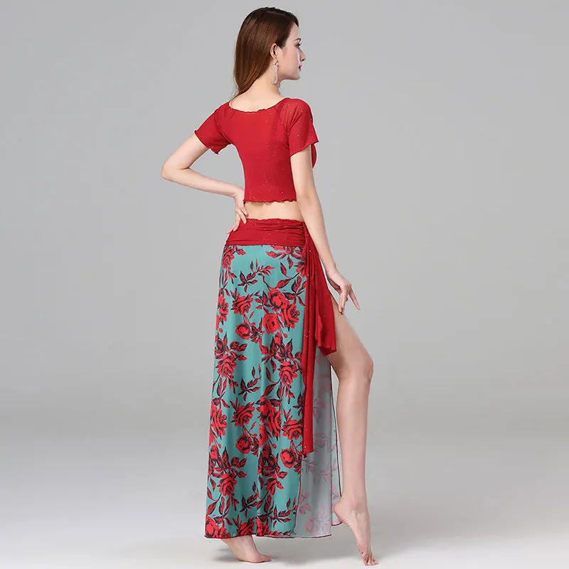 Maßgeschneiderter Bauchtanz-Anzug, Übungskleidung, Oberteil mit seitlicher Öffnung, bedrucktem langen Rock, weibliches sexy Performance-Kleid-Set