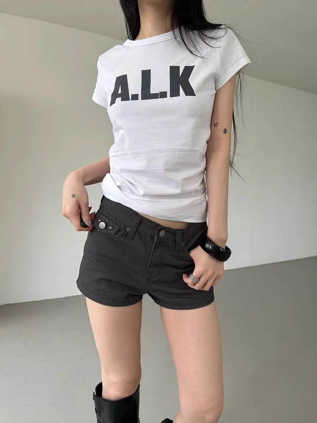 Street Sle Retro SEI Super ort Jeans mit niedriger Taille, Nieten-Design, schlankmachende, persönliche Flip-Cover, lässige Jeans mit geradem Bein