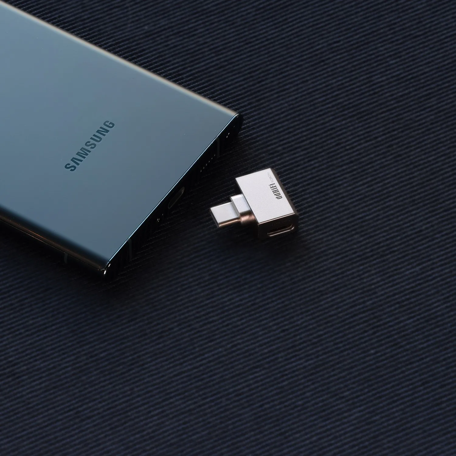 DDHiFi TC28CPro USB-C إلى USB-C OTG ومحول الطاقة للهاتف أندرويد ، آي باد ، والكمبيوتر ، مما يسمح للاستمتاع بالموسيقى أثناء الشحن