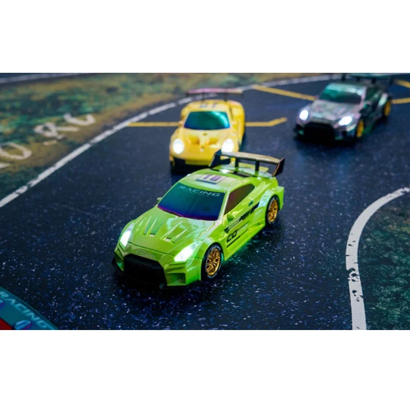 スタントドリフトRCカー クールなLEDライト付き 2.4Ghz 4WDリモコンおもちゃ 2人プレイモード 男の子向け キッズ向け 全地形対応オフロードレーシング