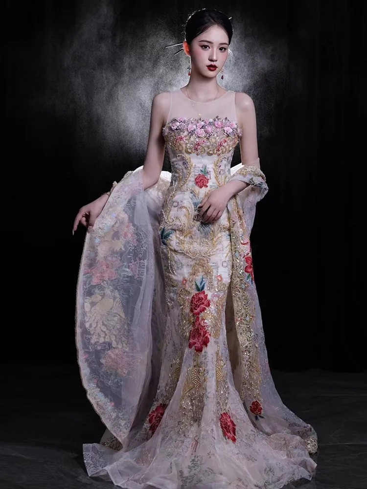 Three-dimensional embroidered wedding dress Chinese bride's morning gown fishtail skirt figure-hugging toasting for women