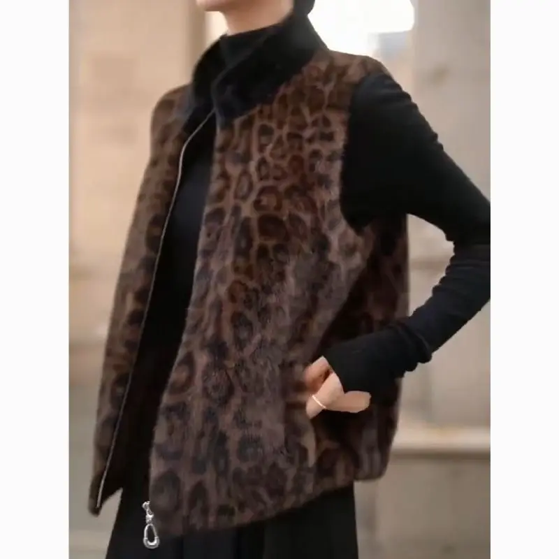 coffee color Fur Vest Female Mink Hair Vest 2026 New Fur Integrated Vest Winter Short Fashion Leopard Print Jacket