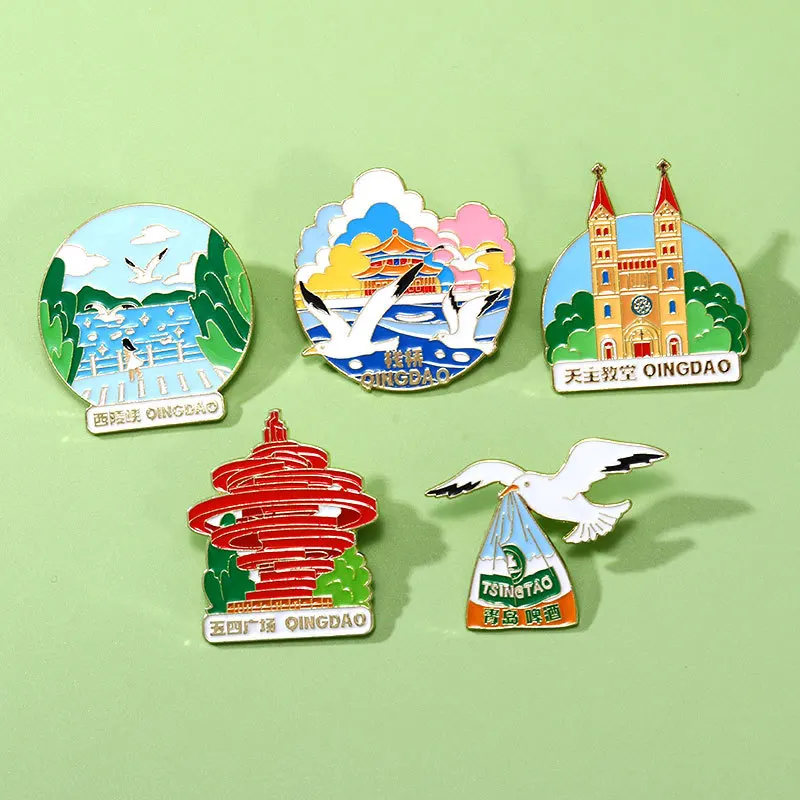 تشينغداو السياحية تذكارية بروش البقع ذات المناظر الطبيعية الخلابة في مدن شاندونغ الصين مايو الرابع شارة معدنية مربعة دبوس تشينغداو البيرة