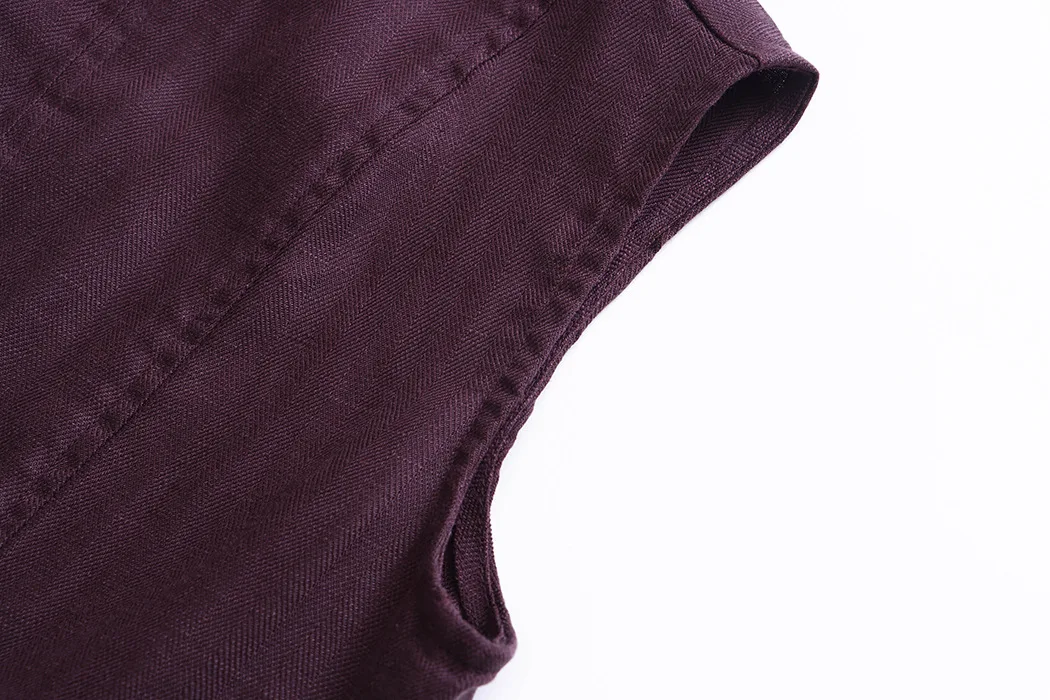 Sommerliche Damen-Weste in einfarbigem Design mit Rundhalsausschnitt und Schlitz vorne, ärmellos. – Detail 32