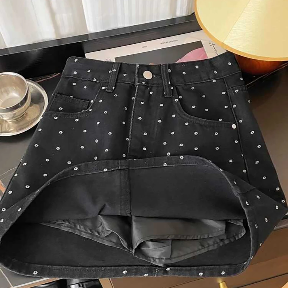 

Черная джинсовая юбка, модные джинсовые мини-юбки трапециевидной формы с цветочным принтом и высокой талией, женские элегантные темпераментные юбки для поездок на работу от 18 до 24 лет