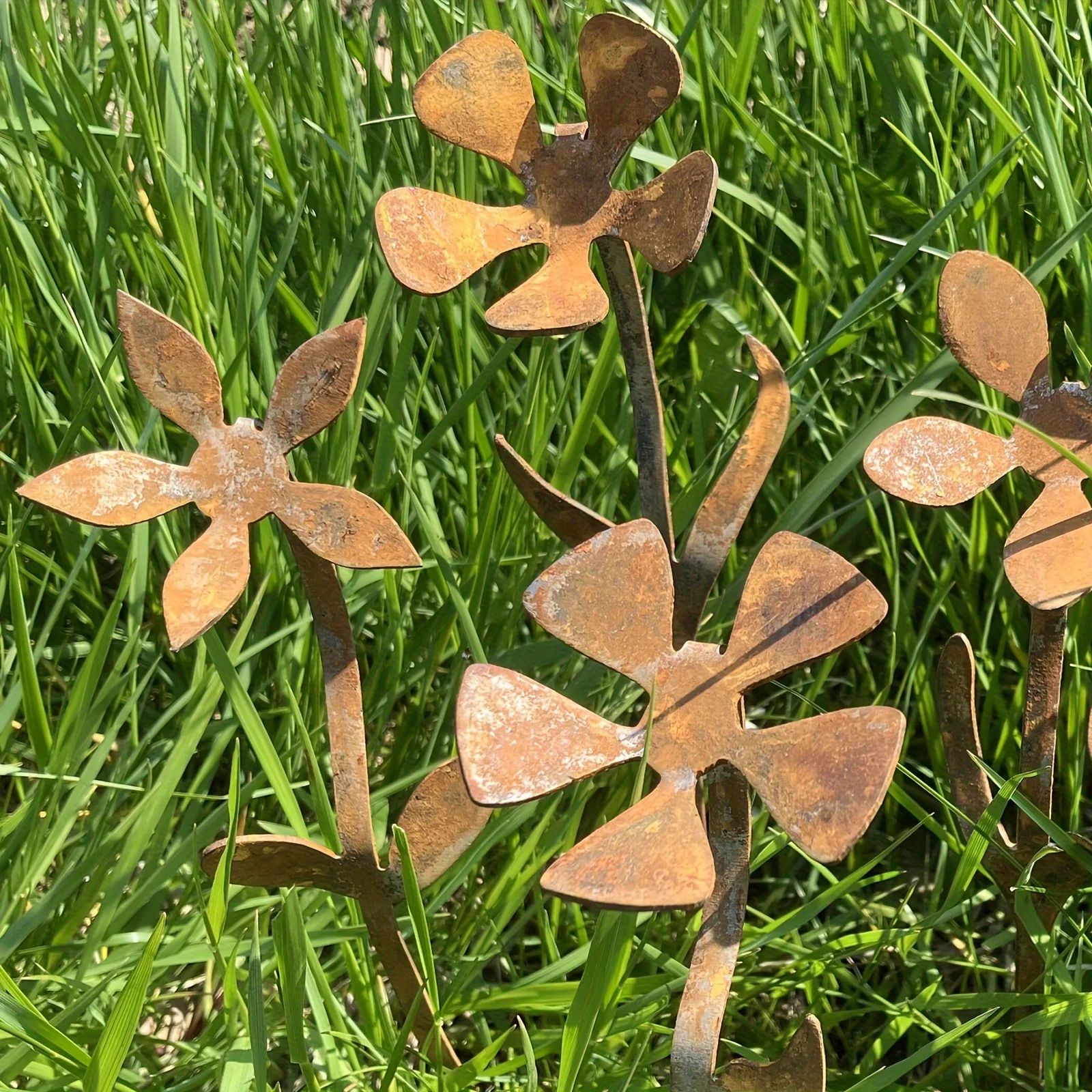 Rustic Rust Metal Flowers - 5pcs Set - Unique Handmade Weathered Outdoor Garden Art Landscape Sculptures or Lawn Decorations