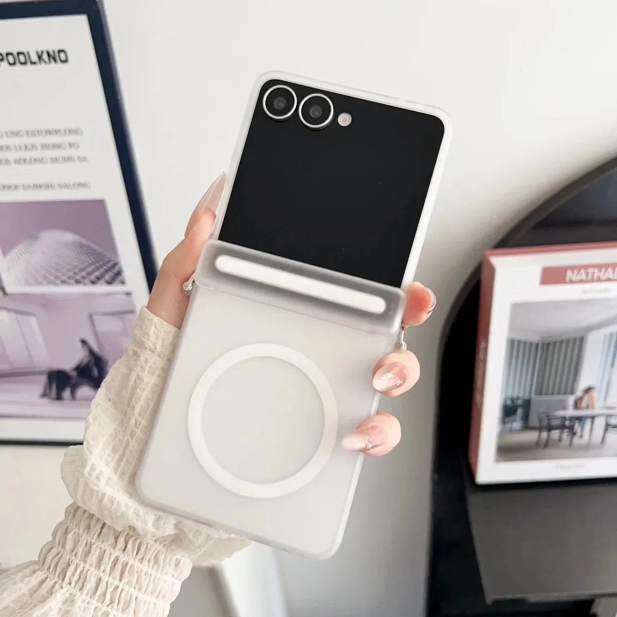 Luxuriöse Transluzente Matte Magnetische Hülle für Samsung Galaxy Z Flip 8 7E 7 6 5 mit Scharnierschutz und kabelloser Ladefunktion