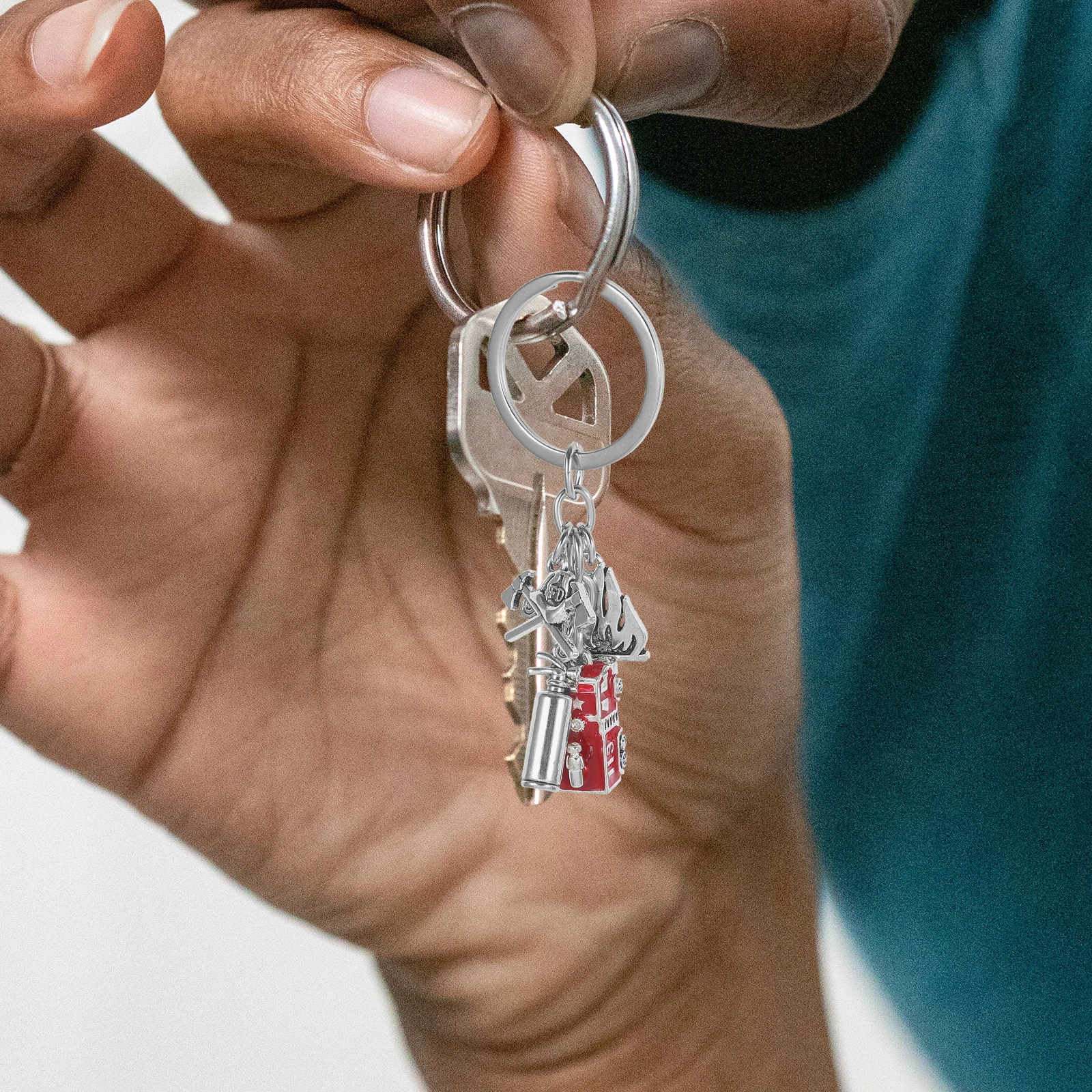 

Firefighter Keychain Bag Pendant Keychains Backpack Decor Alloy Purse Keyring Firefighter Gift Metal Charm Hanging Prop Safety