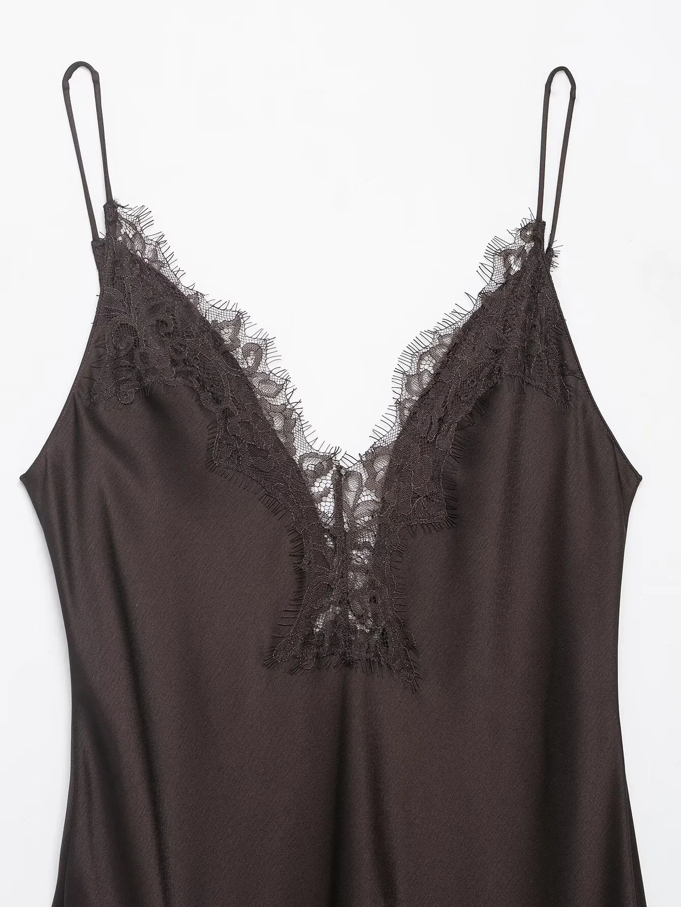 النمط الأوروبي والأمريكي 2025 منتج جديد الشتاء الفرنسي الراقية الدانتيل المرقعة نسيج الحرير بروتيل سترة فستان