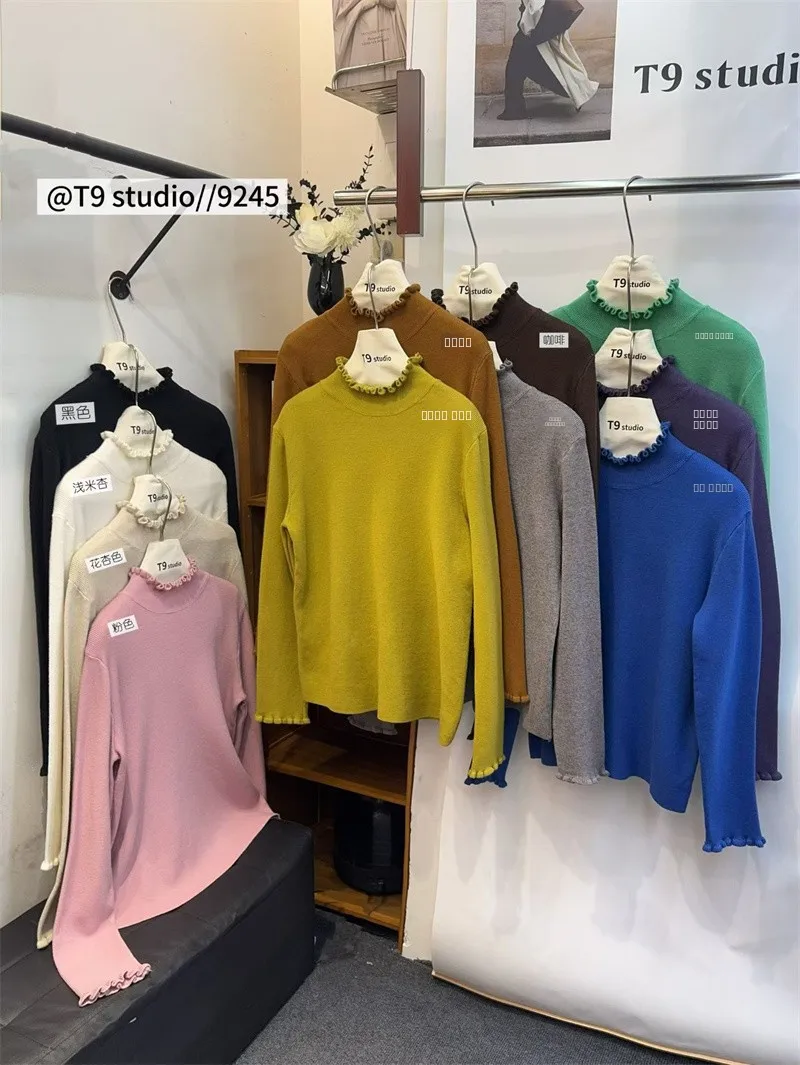 

Warm Wool Knitted Sweater with Wooden Design round Ne Long Sve oulder Appropriate Base irt for Women Inner Wear