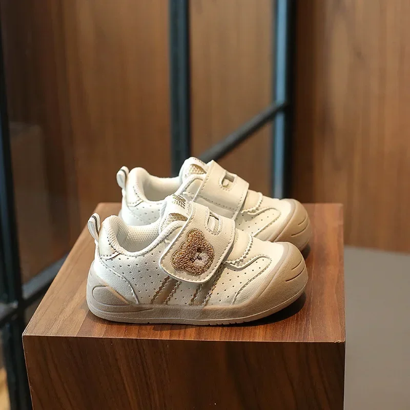 2025 موضة حذاء طفل صغير للطفل بولي Leather جلد الرضع الفتاة أحذية رياضية لينة سوليد الوليد الصبي أحذية رياضية الخطوة الأولى 16-25