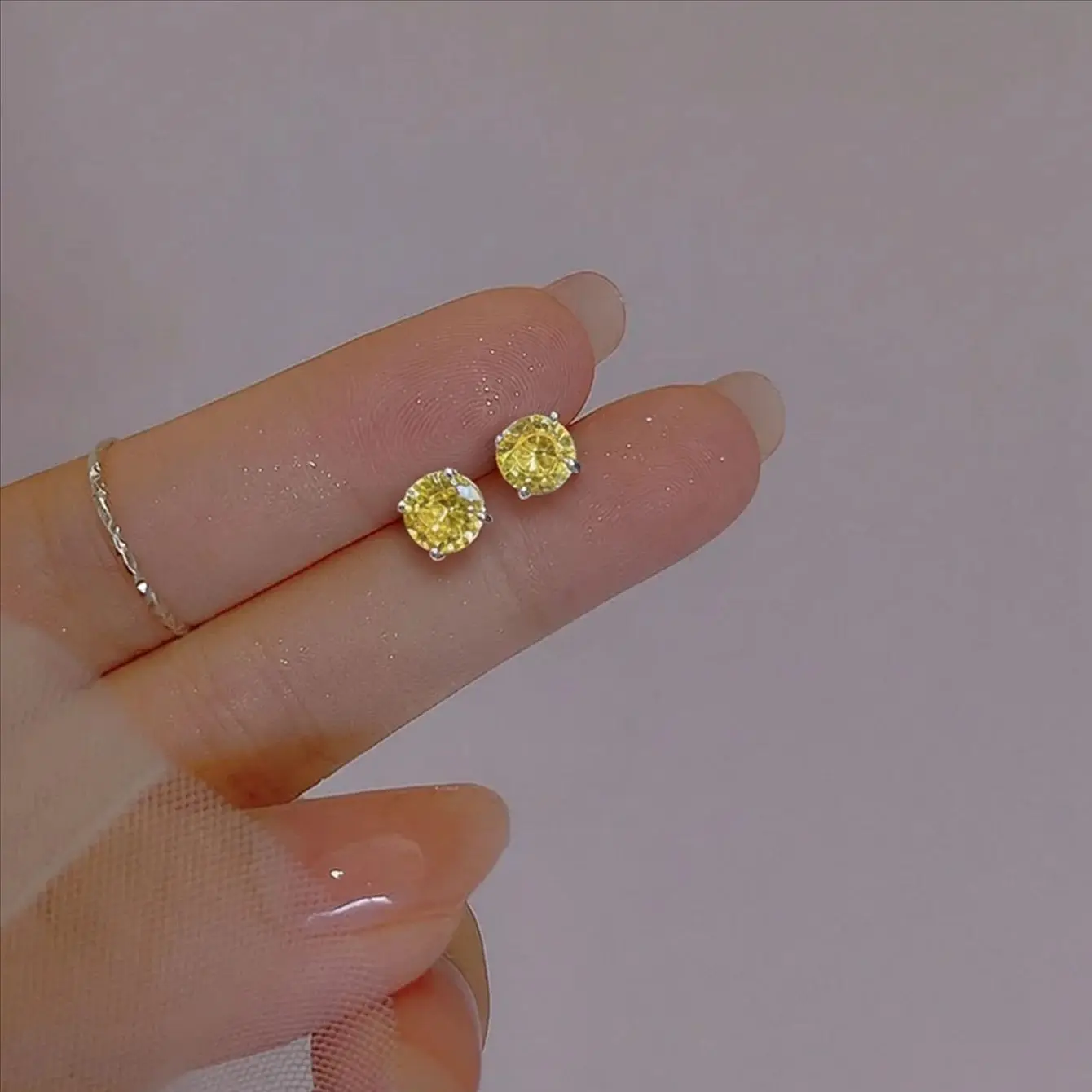 1 pair of simple and cute orange synthetic zircon earrings suitable for all seasons, Valentine's Day gift for mom
