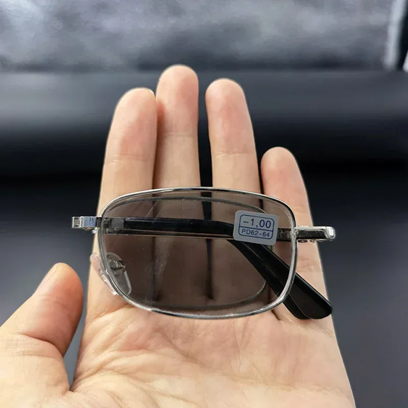 Photochromic Folding Myopia Glasses with Leather Box Portable Business Mens Myopia Eyeglasses Minus Diopter Glasses 0 To -4.0