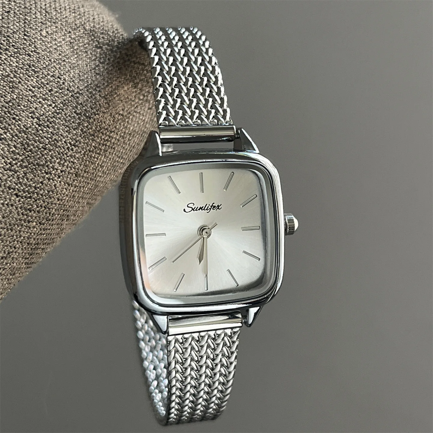 ساعة كوارتز كلاسيكية للنساء، أنيقة وفاخرة، مينا مربعة صغيرة، ساعة يد نسائية رائعة، اختيار راقي.