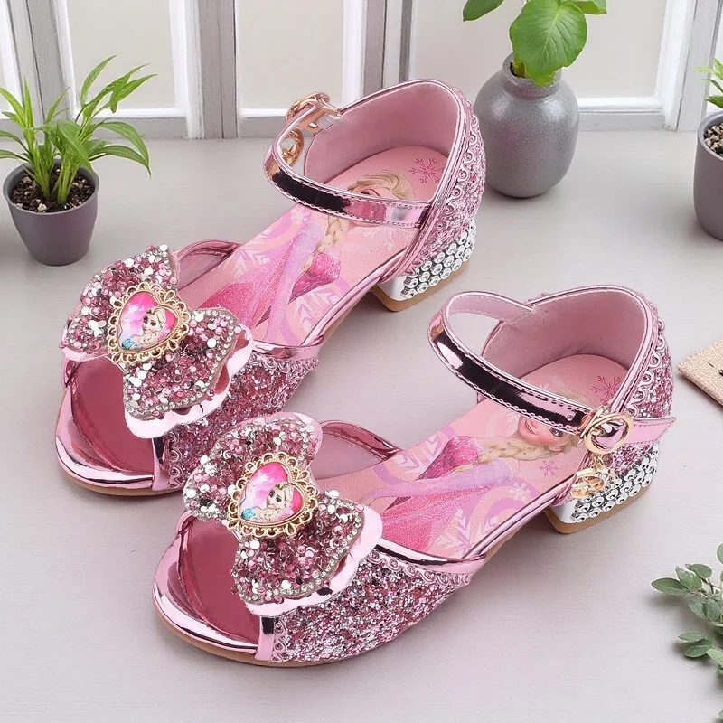 

Детские босоножки Frozen 2 с принцессой Эльзой на высоком каблуке с кристаллами – нескользящая обувь с мягкой подошвой и мультяшным рисунком, идеально подходящая для вечеринок и показов мод.