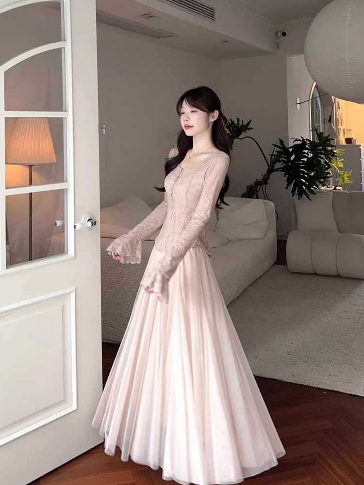 

Chic Lace Shirt And Mesh Skirt Two-Piece Set Women's Fashion Summer 2026 U-Neck Bell Sleeve High Waist A-Line Dress