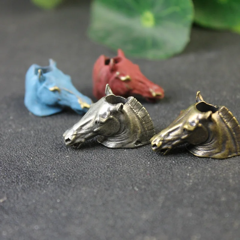 

Подвеска из латуни в виде головы лошади, ножа и бусин