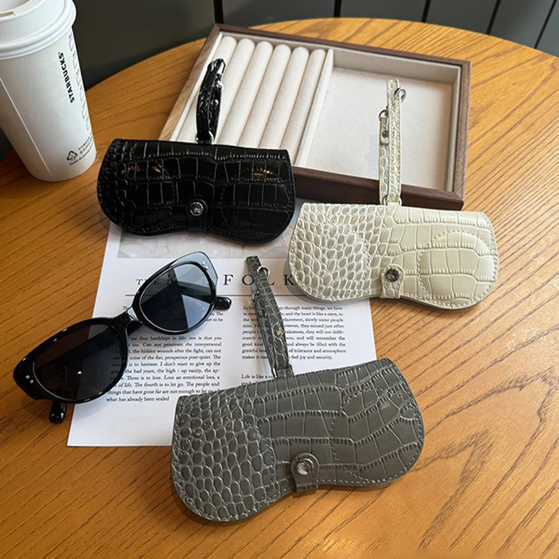 High Quality Genuine Leather Crocodile Pattern Glasses Storage Bag Pendant Men Women Sunglass Case Myopia Glass Protective Cover