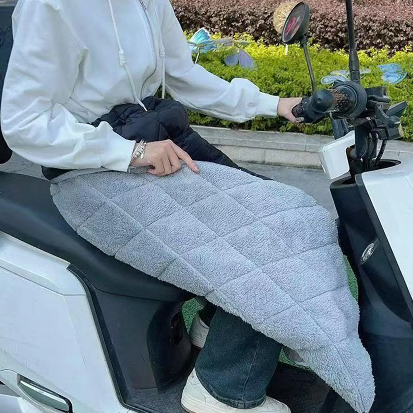 

Motorcycle Leg Cover Thermal Protection for Cold Weather Windproof Thickened Motorcycle Leg Protector Wind Guard for Adults