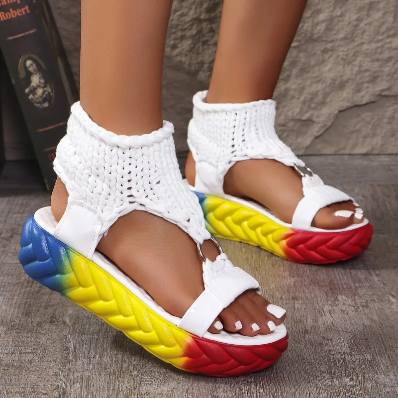 

2024, простые модные женские сандалии высокого качества, плетеная подошва на платформе, круглая пряжка, украшение для отдыха, сетчатые тапочки с радужной подошвой