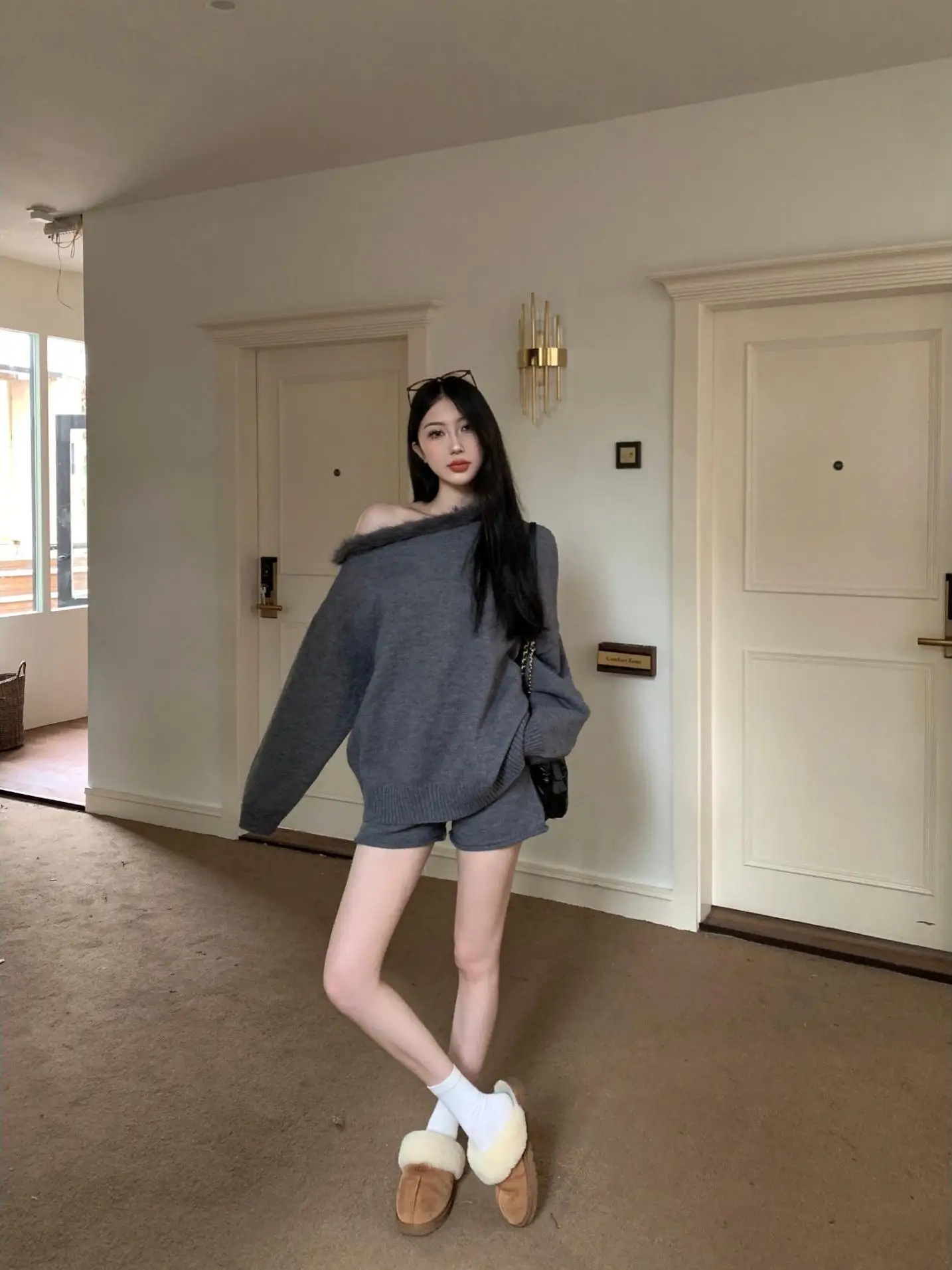 カジュアルなニットセーターとショートパンツのツーピースセット（女性用）肩出しルーズフィットロングスリーブサーマルファッション秋...