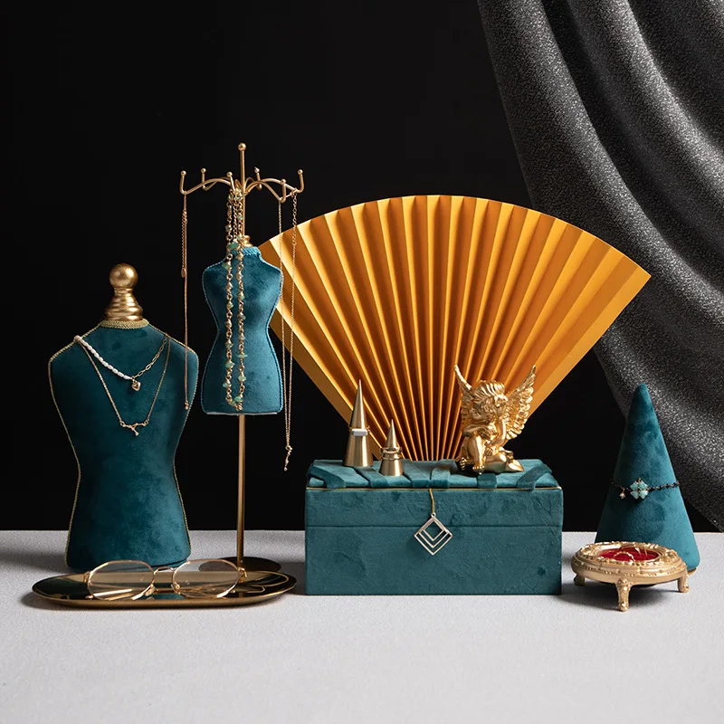 

Jewelry display shelf green velvet jewelry box necklace bracelet ring jewelry jewelry display props shooting