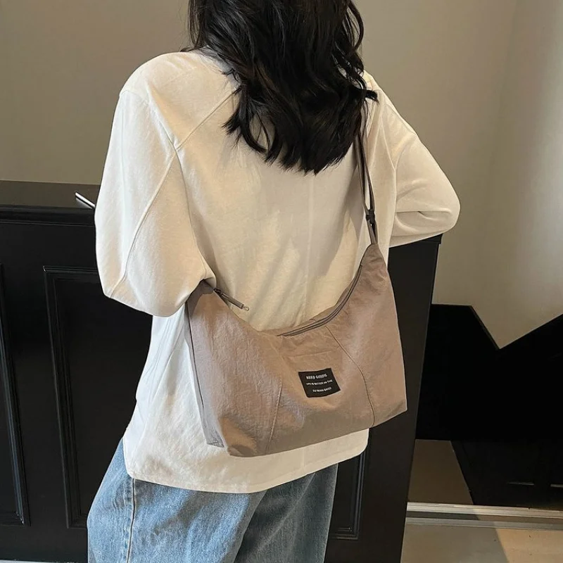 

Luxury Vintage Fashion Crossbody Handbag For Women High-End Minimalist Leather And Letter Logo Design