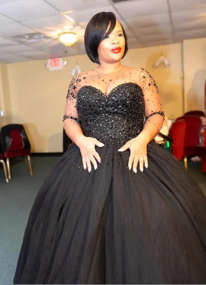 Vestido de novia gótico negro con mangas largas, cuello redondo, corsé de cuentas de cristal de lujo, vestidos de novia traseros